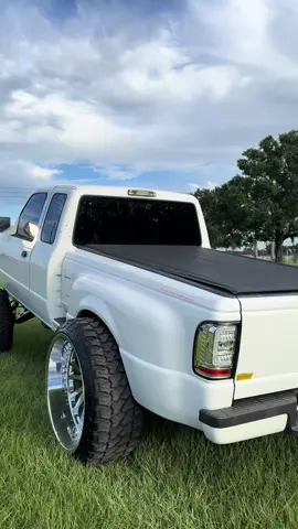 Bout my 💰 #fypage #fyp #xzyabca #4upageシ #26s #squat #squattedtrucks #ford #fordranger 