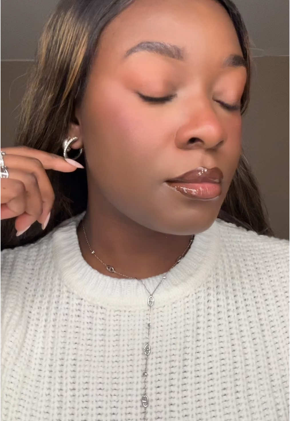 My new fav combo lip  #combolips #lipstick #amsbeauty #beauty #beaute #makeup #maquillage #pourtoi #lipsticktutorial #lipcolourchallenge #browntiktok #browngirl #lipglossbusiness #lipglossswatch @NYX Professional Makeup @AMS Beauty 