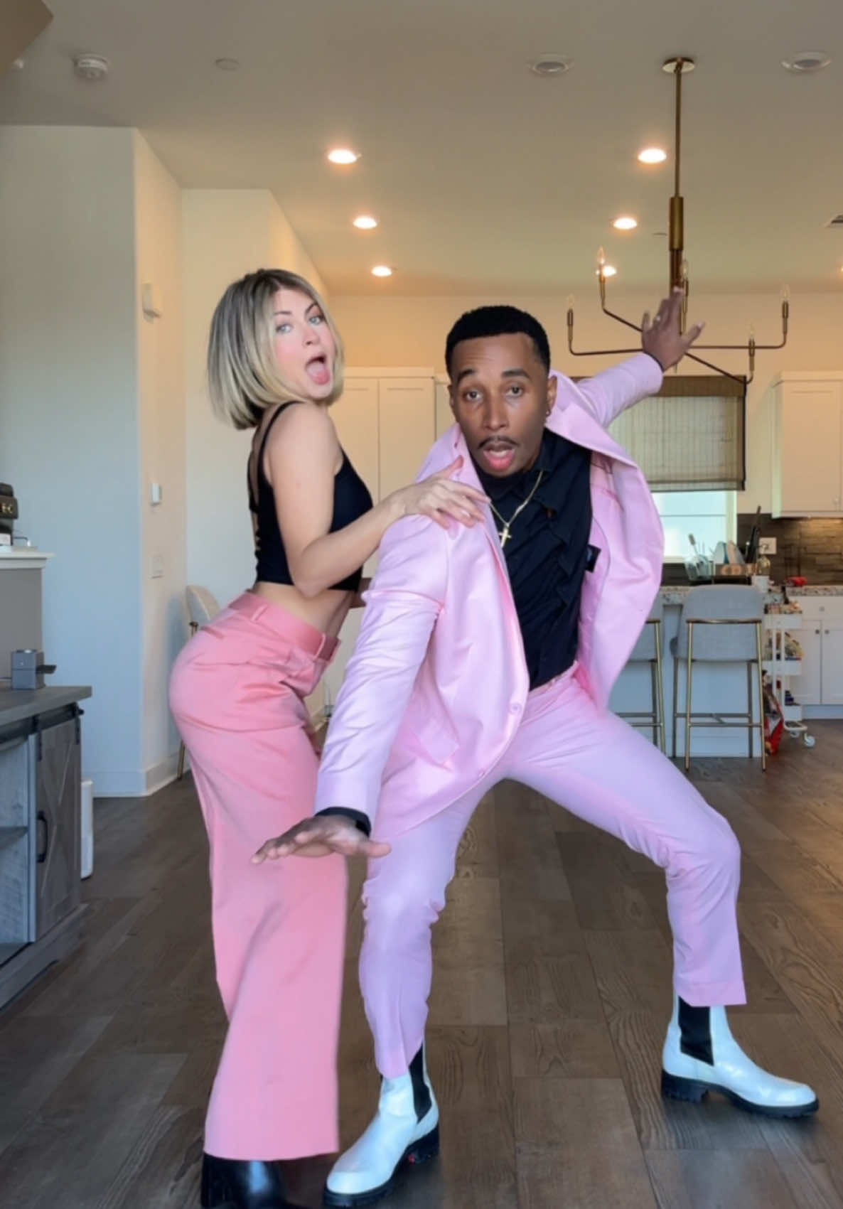Let’s grooooove💃🏼🕺🏽 @BDash #letsgroove #boogieondown #itsthederricks 