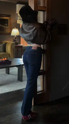 day 1 of styling full second hand looks 💋 #fashion #fashiontiktok #style #secondhand #thrift #vintage 