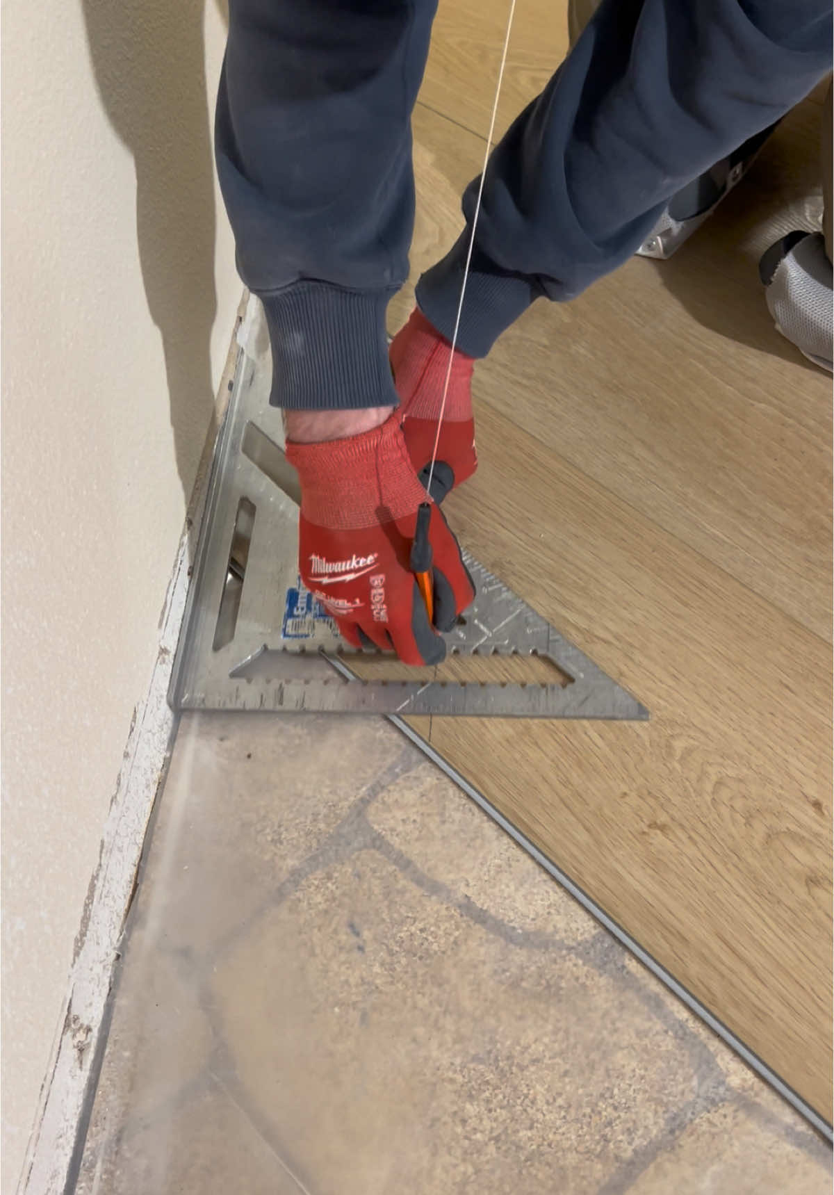 LVP flooring #tool #construction #remodel #satisfyingvideo #fyp #trending #viralvideo #wood #DIY #asmr #repair #lvp #lvt #laminate #vinyl #laminateflooring #flooringinstallation #stairs #handyman #hardwoodflooring 
