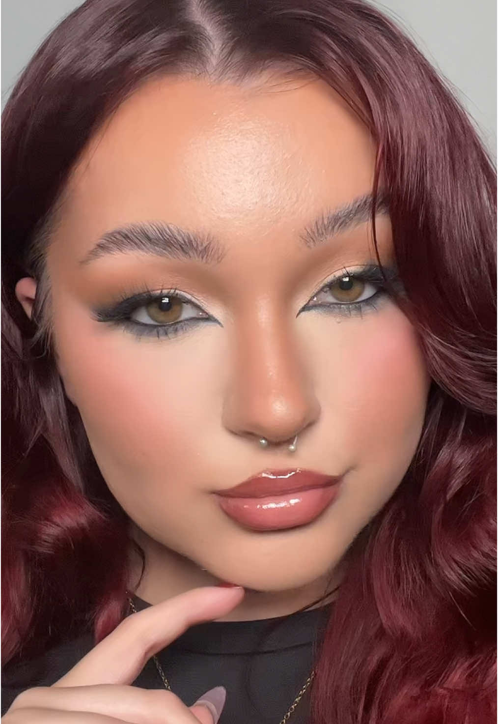 Bring back full glam📢📢 #unrecognisablemakeup #trendingmakeup #revengemakeup #fullglam #makeupinspo #makeup #fyp Unrecognisable makeup, revenge makeup, lockjaw trend, sultry makeup, cat eye makeup, full glam makeup, night out makeup, post break up glam 