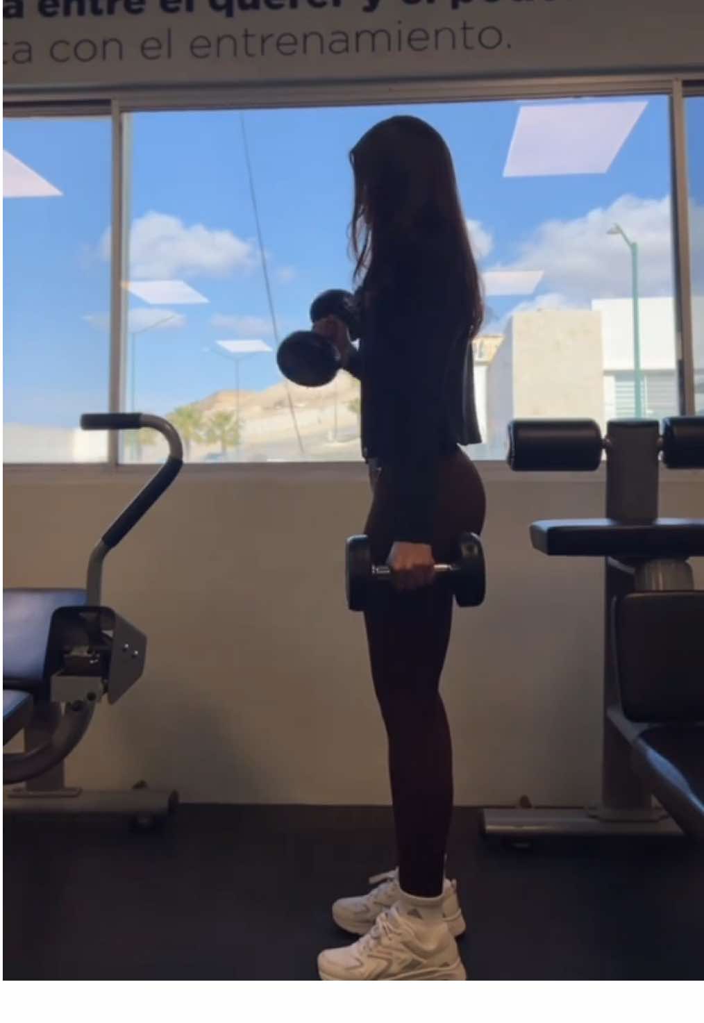 Rutina para bicep y espalda, ayuda a dar la ilusión de una cintura más pequeña 🌟 #hourglass #hourglassfigure #hourglassworkout #backday #backdayworkout #bicep #upperbodyworkout #trensuperior #espaldaworkout #espalda #GymTok #gymmotivation #fitnessmotivation #fitnesstiktok 