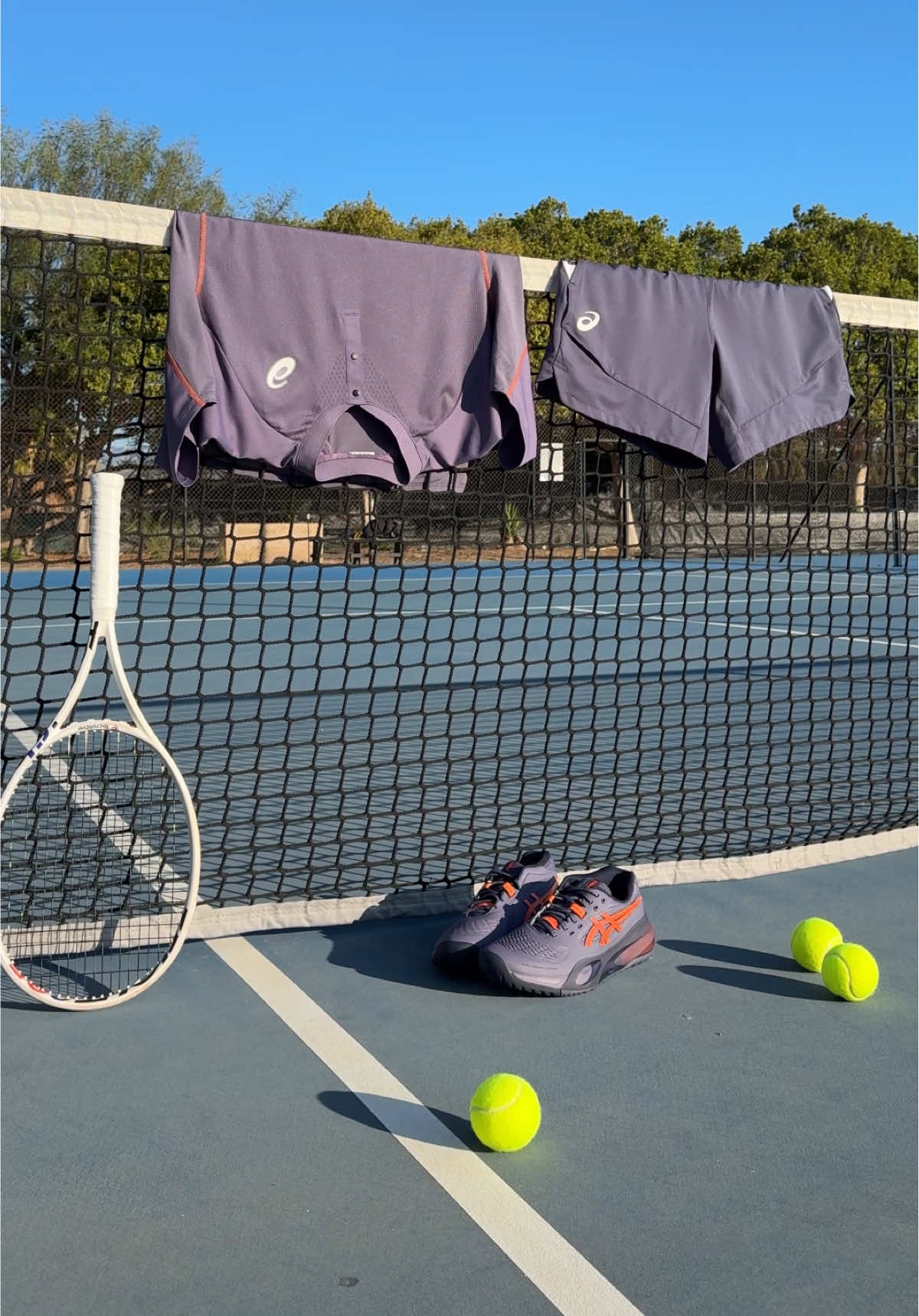 Easy style, serious comfort. The #MelbourneCollection men’s match kit is made to keep up with you, wherever you move on court🎾 #tennis