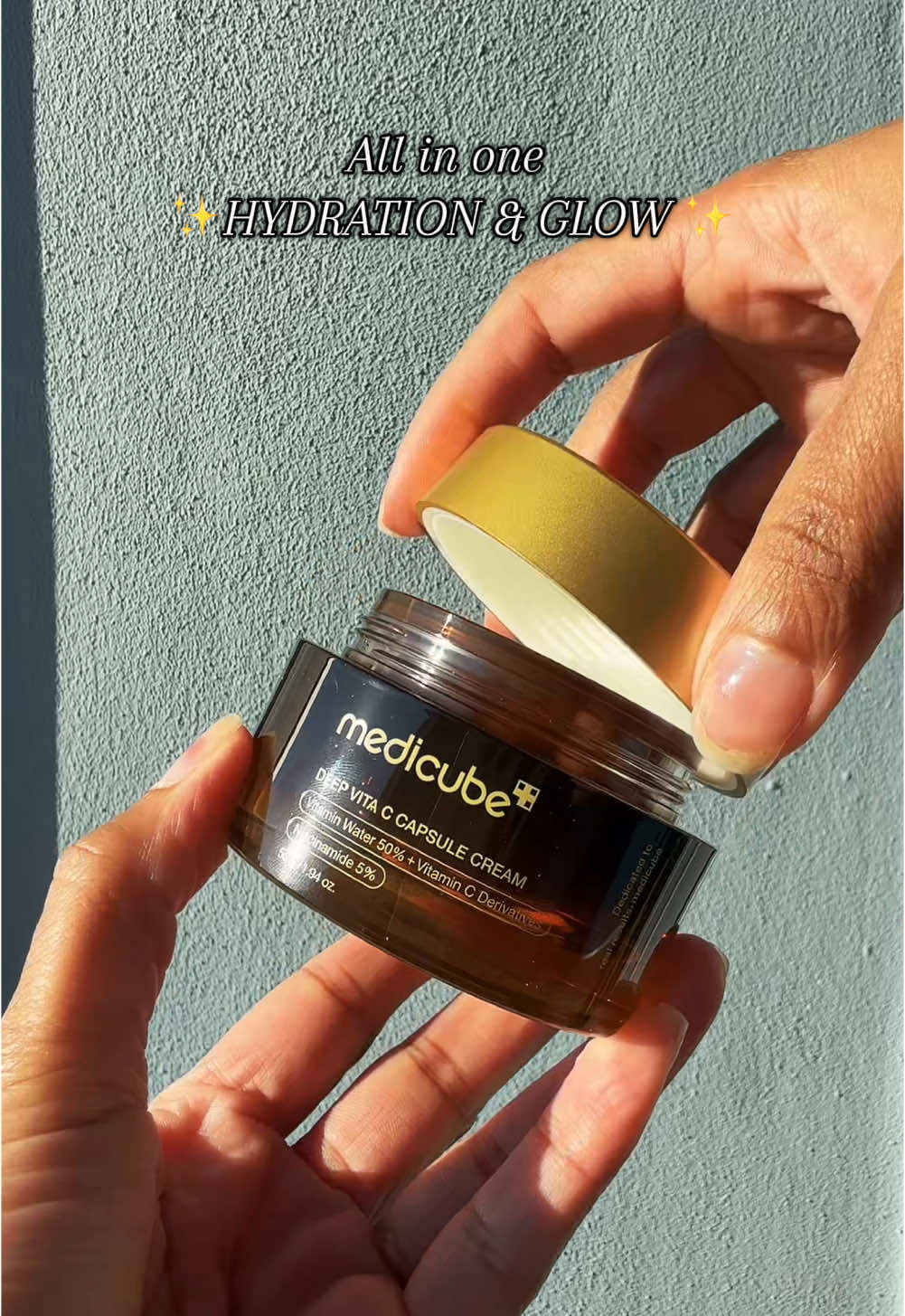 Now I want boba!! This formula is beautiful and makes the skin glow! I’m obsessed 🤩 #medicube #deepvitaccapsulecream #koreanskincare #skincare #glassskin #glowingskin @Medicube US 