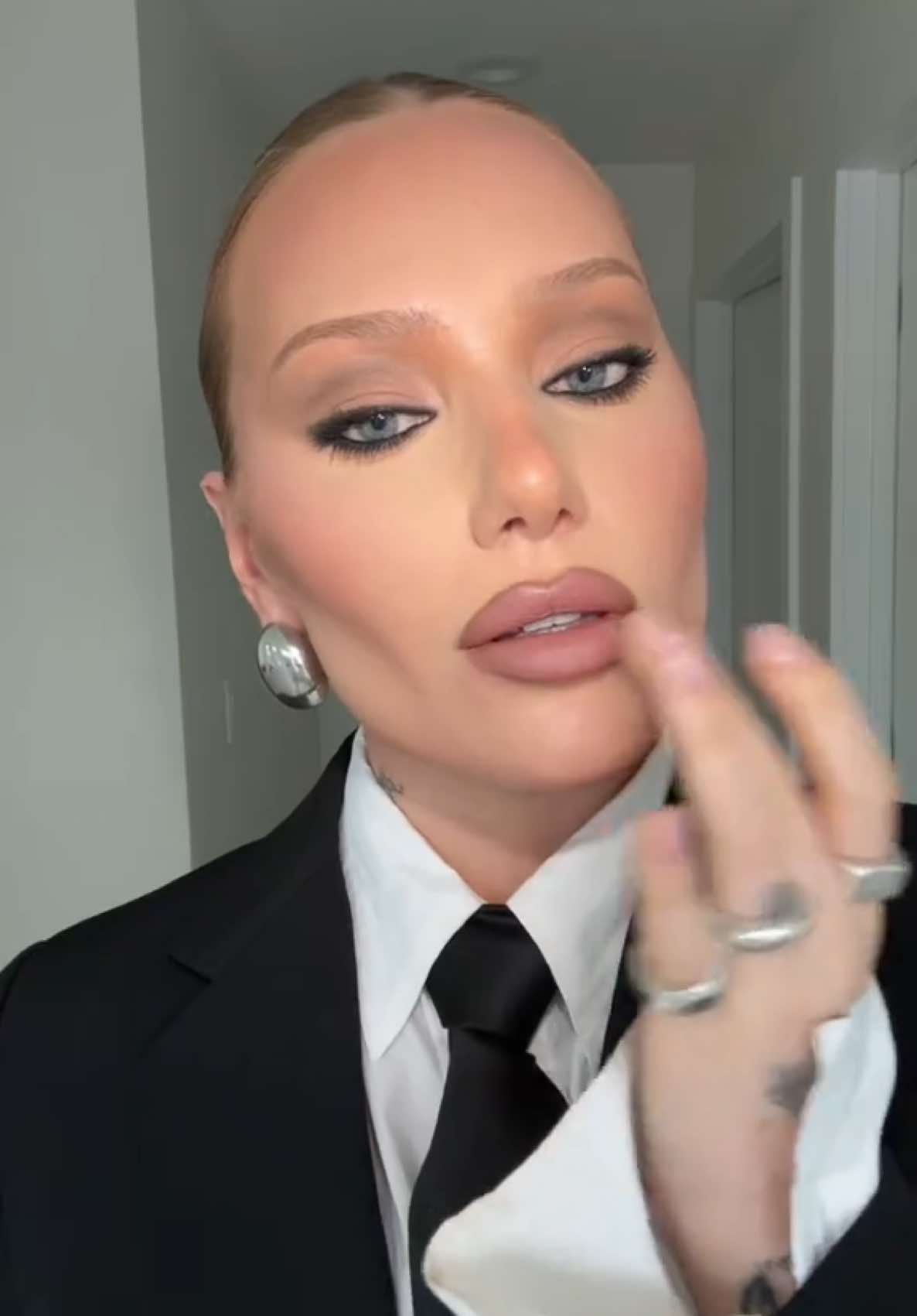 bury me in this look 🤵🏼‍♀️