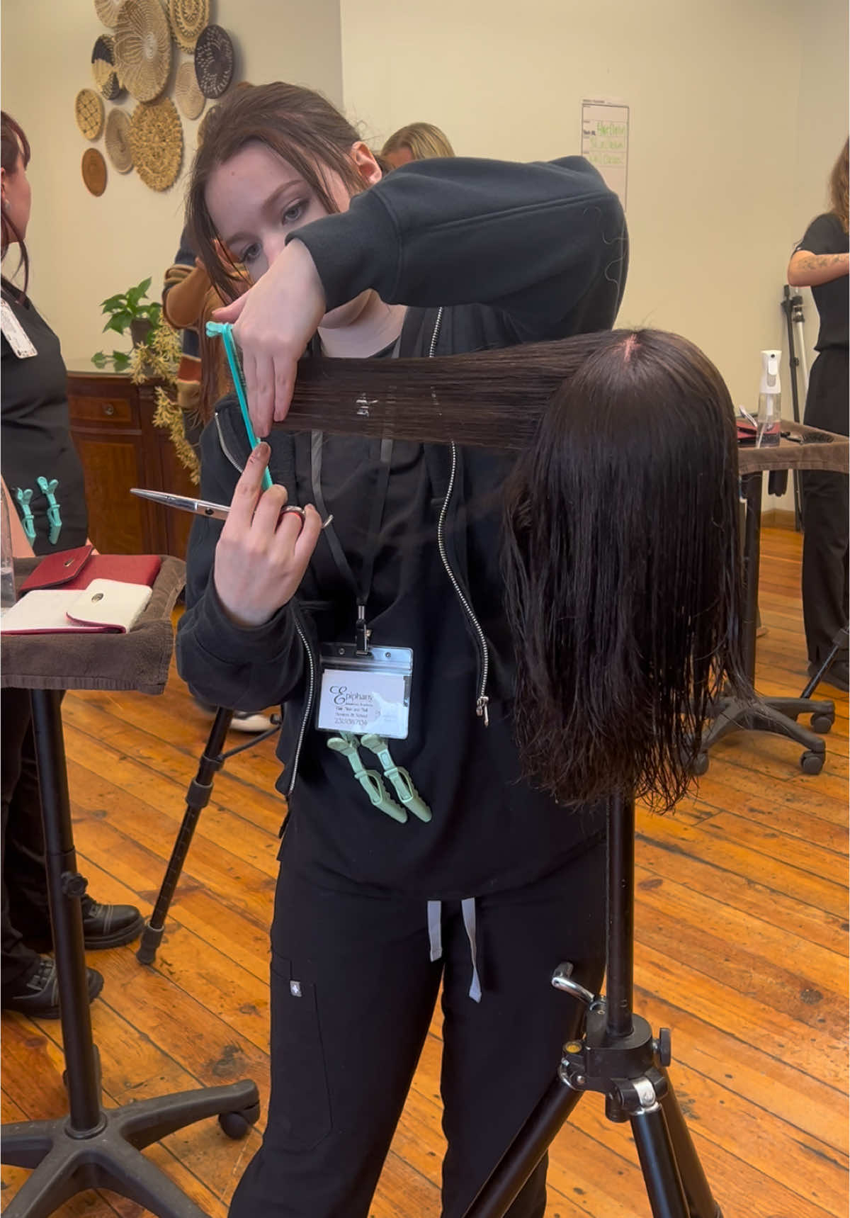 Another class by BW 🙌🏻 the first years service list are quickly expanding! This week they learned the box cut! Grab a $15 haircut for the month of February!! 😍 #cosstudent #beauty #cosmetologystudent #haircut #aveda #beautyschool #class 