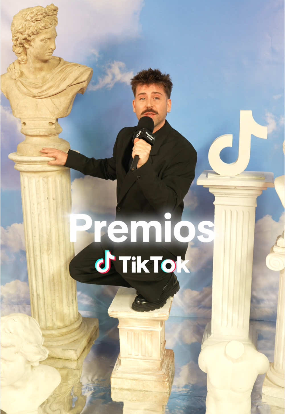 ¡Mira cómo brillan lxs nominadxs en la alfombra roja de los #PremiosTikTok con @Uy Albert! 🔥 Sigue la gala con el hashtag #PremiosTikTok y síguenos para no perderte nada 🎉