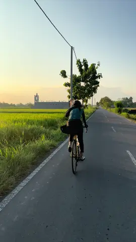 Bersepeda sore hari juga boleeee. #ride #cycling #bike #foryou #cyclinglife 