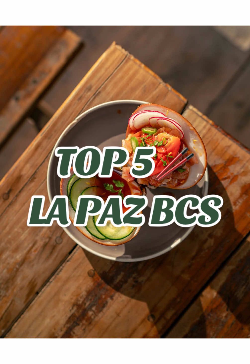 ¡Nuevas recomendaciones en La Paz Baja California Sur! En un episodio más de #fudisxelmundo… hey viajeros volvimos a La Paz y estos son 5 nuevos lugares que disfrutamos mucho: 1. Arrivo. Platillos típicos de la Baja muy al estilo del Chef Christian Herrera: la barbacoa tatemada, el omelette relleno de chilaquiles y la lengua igual con chilaquiles, además de su tremendo pan francés. 2. Tiger Club. Cocina con influencia del Sudeste Asiático, sus gyozas de birria fueron nuestras favs, al igual que su hamburguesa de kimchi, su pollito frito y su sirloin sellado con arroz de coco. Tienen buenos vinos naturales. 3. El Hotel Baja Club. Ricos desayunos como sus chilaquiles verdes con chorizo, y a veces realizan eventos en su terraza al atardecer, a nosotros nos tocaron cocteles de autor del Buen Bar y ostiones frescos de Bendito Mar. 4. Hana Sushi y Nigiri Bar.  Excelente restaurante japonés con ingredientes locales y pesca del día. Su rollo con chicharrón de pulpo, sus nigiris y la quijada de Hamachi ¡Wow! Y finalmente 5. Los ya clásicos:  el Oyster House con su almeja coqueta, y sus ceviches de abulón y de almeja chiluda, El Bar Mundos y sus dobles canalas, y La Fuente con las mejores nieves de La Paz. ¿Qué les parecieron estas recomendaciones? ¡Provechito Viajeros! ❤️🥢🤤 #LaPaz #BCS #LaBaja #BajaCaliforniaSur #restaurantes #saborestiktok #tiktokfood 