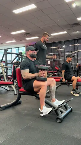 Shoulder press? 😅 Tag your sus friend 😂 #snapfitness #snapfam #centralcoastnsw #gym #viralreels #gymmotivation #GymTok #gymmemes #gymmotivation