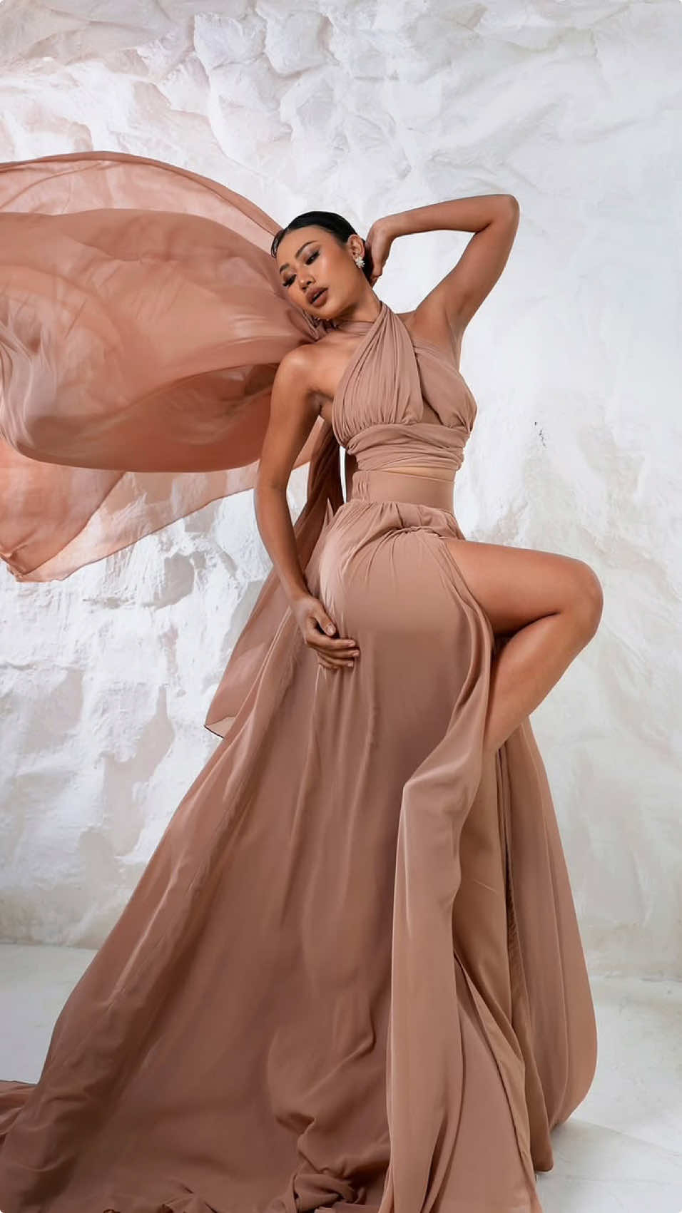 #CapCut spill hasil photoshoot kemarin 👀 . MUA & Gown @Gwincybali  Hairstylist @Dwimaz_  . #beautypageant #pageantry #jj #photoshoot #model 