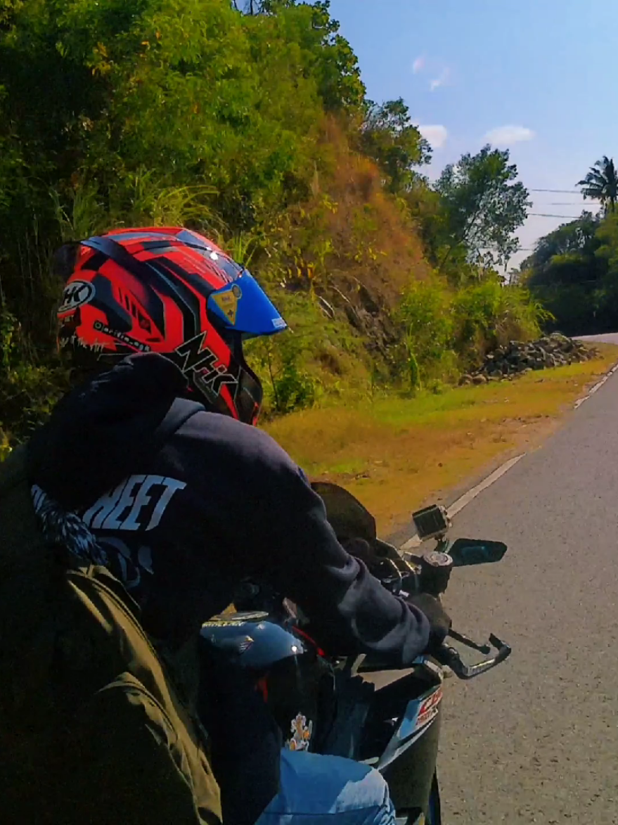 hey kamu !!☝️ iya kamu , kenapa galau ? sana cerita di kolom komentar 👉  #ninjamerah250cc #fyp #anakmotor #motor #w.a #bmws1000rr #sunmori #storytime #story #250cc #ninja #ninjafi250  #r15 #r25 #cbr #cbr250rr #ducati #ducativ4 #superlegera #supercharged #vixion150 #