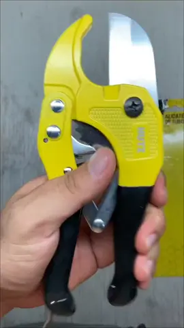 Dê uma olhada em Alicate Para Cortar Cano canos Tesoura Corte Pvc Corta  Tubo Tubos por R$24,99. Compre na Shopee agora! https://s.shopee.com.br/40RFsfuPYK #alicate #alicatedecorte #construcao 