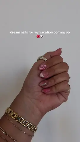 Do we love or do we love??? 🤭 #gelnails #nailart #hawaiinails #nailinspo 