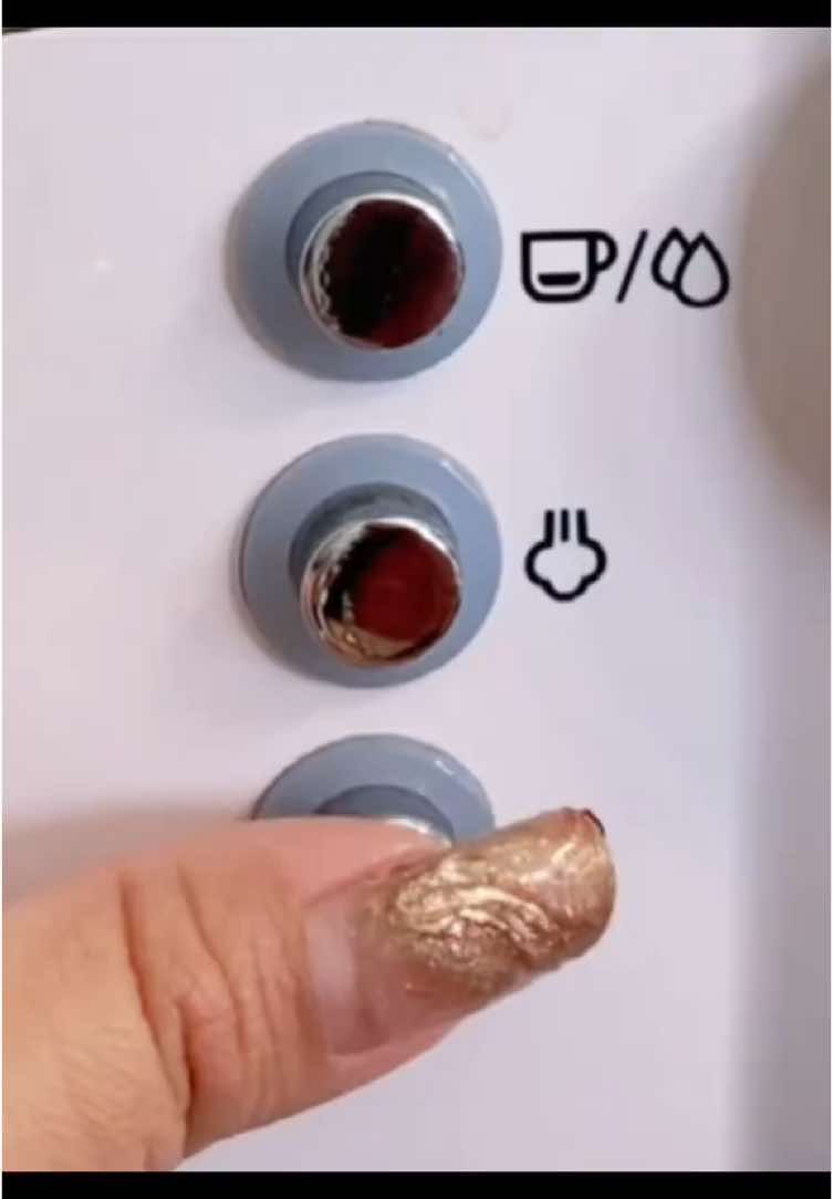 😂😅 อายุเป็นเพียงตัวเลข #คุณแม่ลูก2 #อายุเป็นเพียงตัวเลข #ชงกาแฟ #คาเฟ่ #อ่างทอง #viral #thailand #thai #เทรนด์วันนี้ #longervideos #tiktokviral 