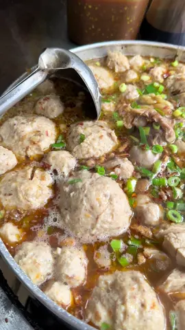Well ah😂#CapCut #masukberanda #fypdonggggggg #foodtiktok #baksoviral #mukbangs #fypシ゚ #streetfood #kulinerbakso 