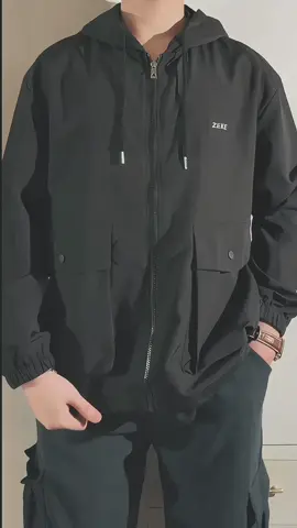 ZEKE Men's Cargo Hooded Jacket Double pocket windproof windbreaker jacket. #cargojacket #windbreaker #windproof #hoodiejacket #zekejacket ##hoodedjacket 