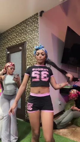 she swear her shi fatter than mine 😂😂😂 #benetnicole 