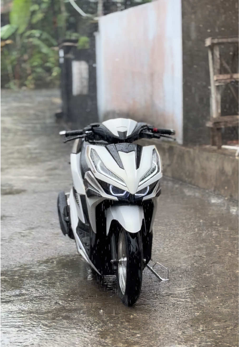 hujan dikit auto  cinematik le🥶 #variomodifikasi #vario 