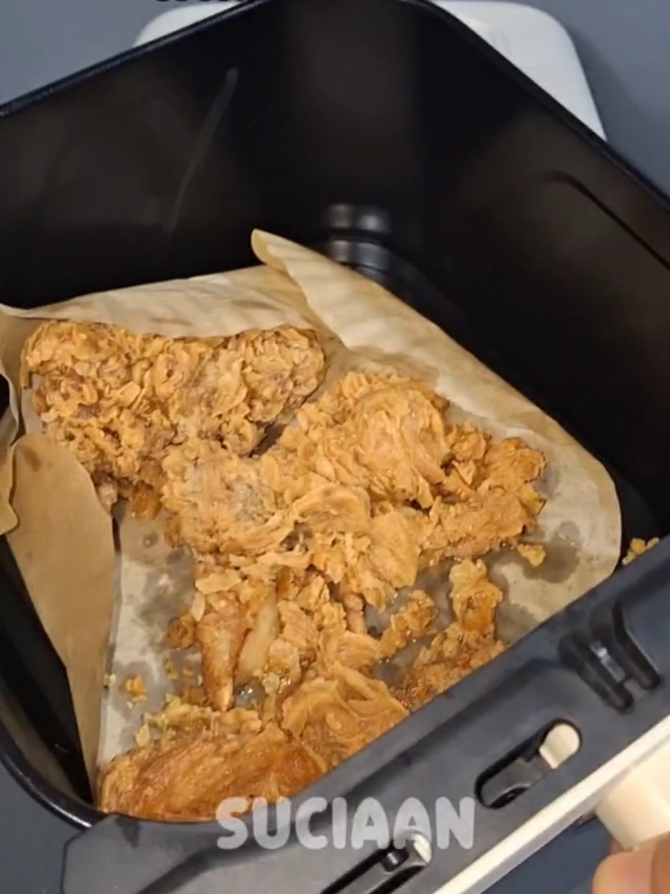 Masak jadi lebih praktis dan sehat dengan Air Fryer Sosesi Multifungsi! 🍳 Tanpa minyak, hasilnya crispy dan enak! 😋 Dapurnya jadi makin stylish, praktis, dan pastinya hemat waktu. Jangan sampai kehabisan, banyak yang udah check out! Bisa COD, klik *keranjang kuning* sekarang! 🛒✨ #AirFryer #airfryersoseki #soseki  #MasakSehat #TanpaMinyak #AirFryerSosesi #KitchenGoals #DapurKekinian #MasakPraktis #CrispyEnak #AirFryerIndonesia #GadgetDapur #FYP #BelanjaOnline #BisaCOD #PromoDapur #hidupsehat #tiktokshopindonesia 