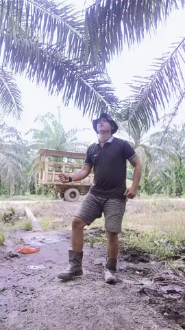 keren kali suara piano nya mbah🤣🤣🤣 #videolucu#videongakak#videotiktok#hiburan #alami #fyp #viral #wkwkwkwkwkwkwk.... 