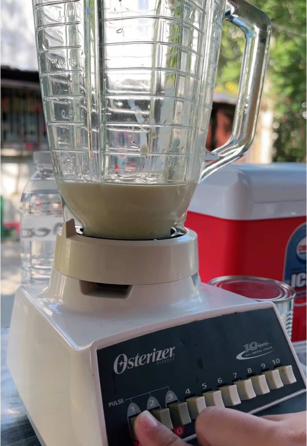 Osterizer Blender✨ Known for reliability and long-lasting performance. #oster #osterizerblender #blender #heavydutyblender #fruitshake #SmallBusiness #summerbusiness #shake 