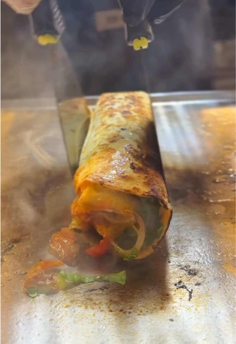 Proses penggorengan kebab turki.. #kebab #kebabturki #cemilan #jajananviral #kulinerviral #jajanankekinian #streetfood #idecemilan #cemilanenak #snack #frozenfood #roti #makananviral #fypシ゚  