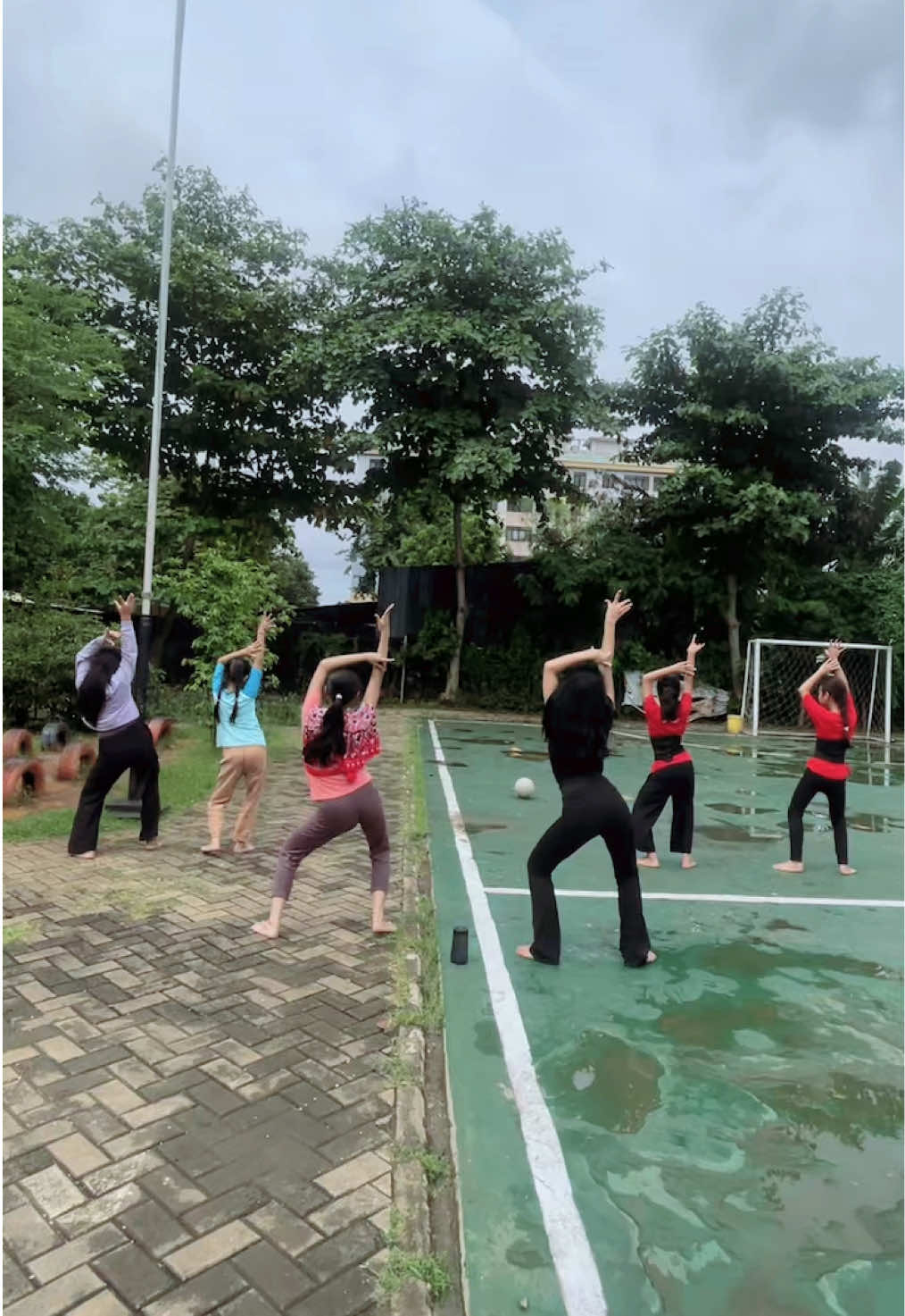 bareng adek” kcn ku 🥰🥰🥰 @Sanggar Kemuning Cindo Nian  #fyp #foryou #sanggartari #penari #jaipongan #jaipongananaktiktok #jaipong #tarijaipongan #aptthailand💃🤣 