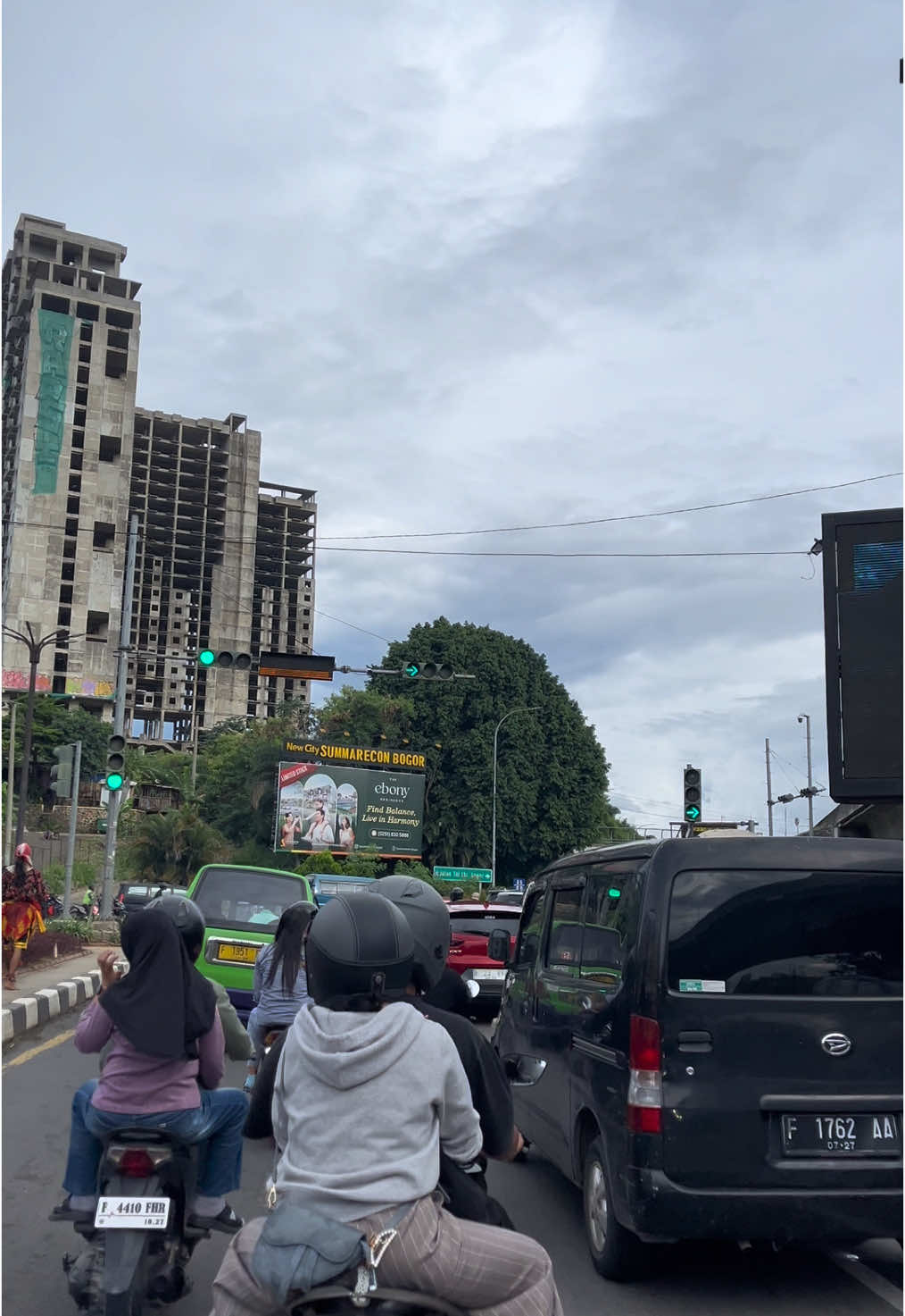 aku kamu & Bogor,, #fyp #fyppppppppppppppppppppppp #fypage #tentangjalanjalan #doyanjalan_banyakinkenangan #kenangandibogor #vibesbogor #kotahujan #warungjambuduabogor #pomadbogor 