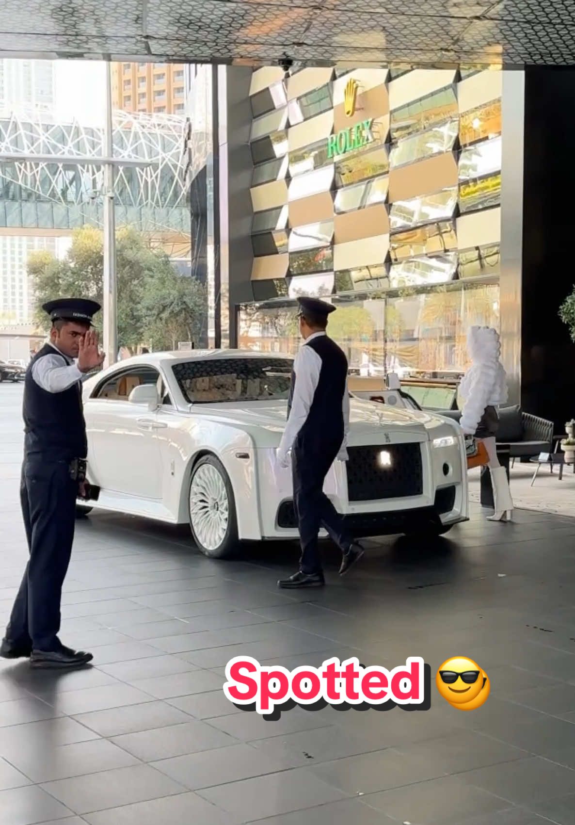 Queenofsupercars spotted in Dubai Mall shopping with 1 of 1 Rolls-Royce Venuum Black 😎 #bts #dubai #dubaimall #rollsroyce 