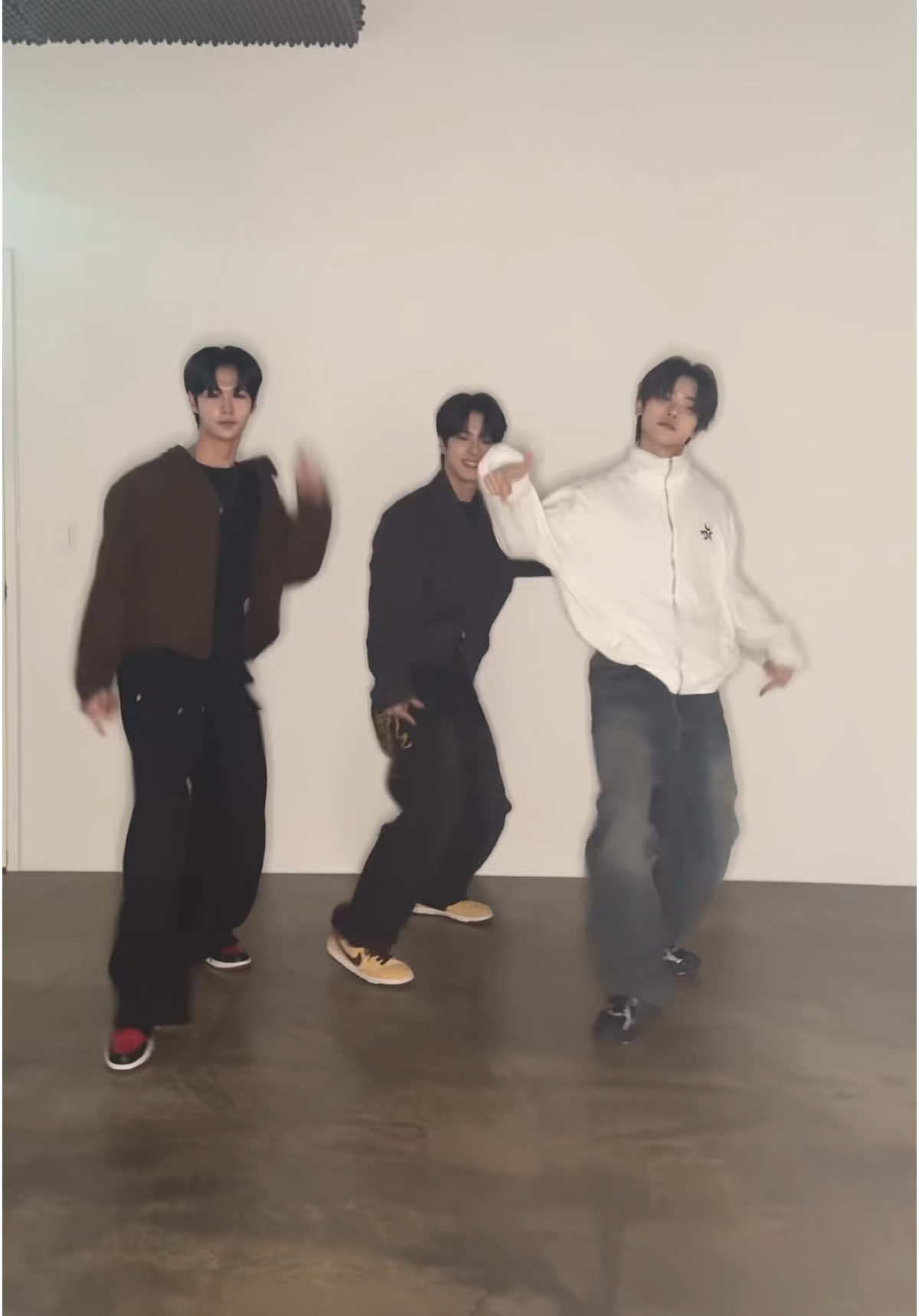 CYE is Fine …( ⍨ )‬ #장여준 #JANGYEOJUN #김성민 #KIMSUNGMIN  #송승호 #SONGSEUNGHO  #CLOSEYOUREYES #클로즈유어아이즈 #클유아 #CYE 