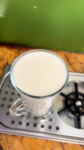 Another easy begginner latte art ☕️#coffeetiktok #coffeeetok #latteart #lattearttutorial 