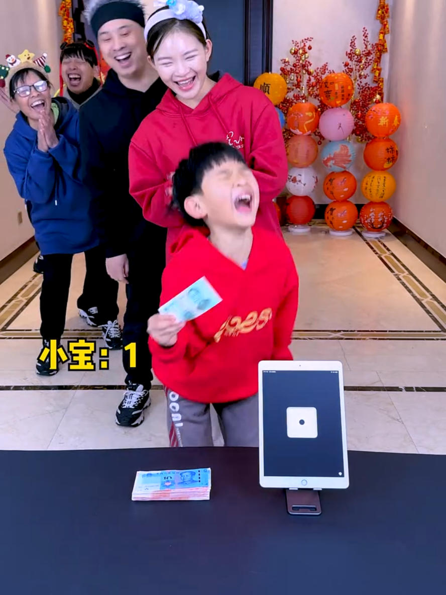 New Year red envelopes are sent out like this, so fun~  #funny  #LittleIronRingTravels #CuteBabyCelebratesNewYear #CelebrateNewYearWithFlavor  funny hilarious videos uk's funniest videos funny tiktok videos in english  funny english tiktok trending in usa funny viral funny family challenges funny family videos funny tiktok viral kids try not to laugh challenge funny family tiktok challenge  Funny Dark Humor viral tiktok family funny family tiktok funny tiktoks to do with kids  funny family tiktok trends funny face filter challenge funny face challenge tiktok trend  funny tiktok videos in english  funny english tiktok funny and crazy family funny family videos uk tiktok funny english jokes funny family videos funny english tiktok funny and crazy family uk tiktok funny english jokes funny family tiktok trends funny videos laugh till you cry  crazy funny funny viral videos over 10 million views  Very Funny Jokes family tiktok best funny tiktok funny family funny tiktoks to make u cry of laughter funny videos laugh till you cry  funny tiktoks to make u cry of laughter  funny viral videos over 10 million views  crazy funny I Love My Family family tiktok changsha family happy family videos funny memes family comedy family family tiktok trends funny videos to laugh family games challenge funnyfamily family funny tiktok funny family comedy 多人聚会小游戏 美国人怎么教三岁宝宝玩 Can you blow out 500 candles familytime family games at home best family games funny family videos family games challenge family games ideas changsha family family games tiktok funny family couple games funny couple games at party board games for family boardgames couplegamesHow To Choose Pizza Date Night  datenightideas datenight  GameNight 中国 日常vlog 日常vlog系 日常 vlog 日常vlog拍法 女子大生の日常vlog 日常vlog 勉強 ルーティン 日常vlog ごはん 日常vlogルーティン 旅行 日常vlog 日常vlog系列 #changshaffm  #changshafamilyfunmedia  #am549  #unfrezzmyaccount #unfreeze  #changsha  #family #familytime #familygames  #partygame #familygame #india #pakistan #srilanka #bangladesh #nepal #afghan #afghanistan #iran #iraq #kuwait  #qatar #bahrain #saudia #ksa  #yamen #oman #UAE #dubai  #USA #newyork #UK #spain #europe #EGYP #world #Africa #aisia #japan #korean #korea #england #australia #indonesia  #malaysia #singapore #lahore   #karachi #sharjah #italy  #datenightideas #datenight #GameNight  #中国日常vlog  #日常vlog系  #日常vlog  #日常vlog拍法  #女子大生の日常vlog  #日常vlog 勉強 ルーティン #日常vlog ごはん #日常vlogルーティン  #旅行 日常vlog #日常vlog系列 @tiktokglobal @TikTok 