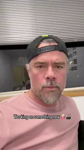 London. First day of Prep on a new movie I’m directing, “PRESCHOOL” 🎬 Stay tuned, coming 2026… LFG 💪  #joshduhamel #preschool #london 