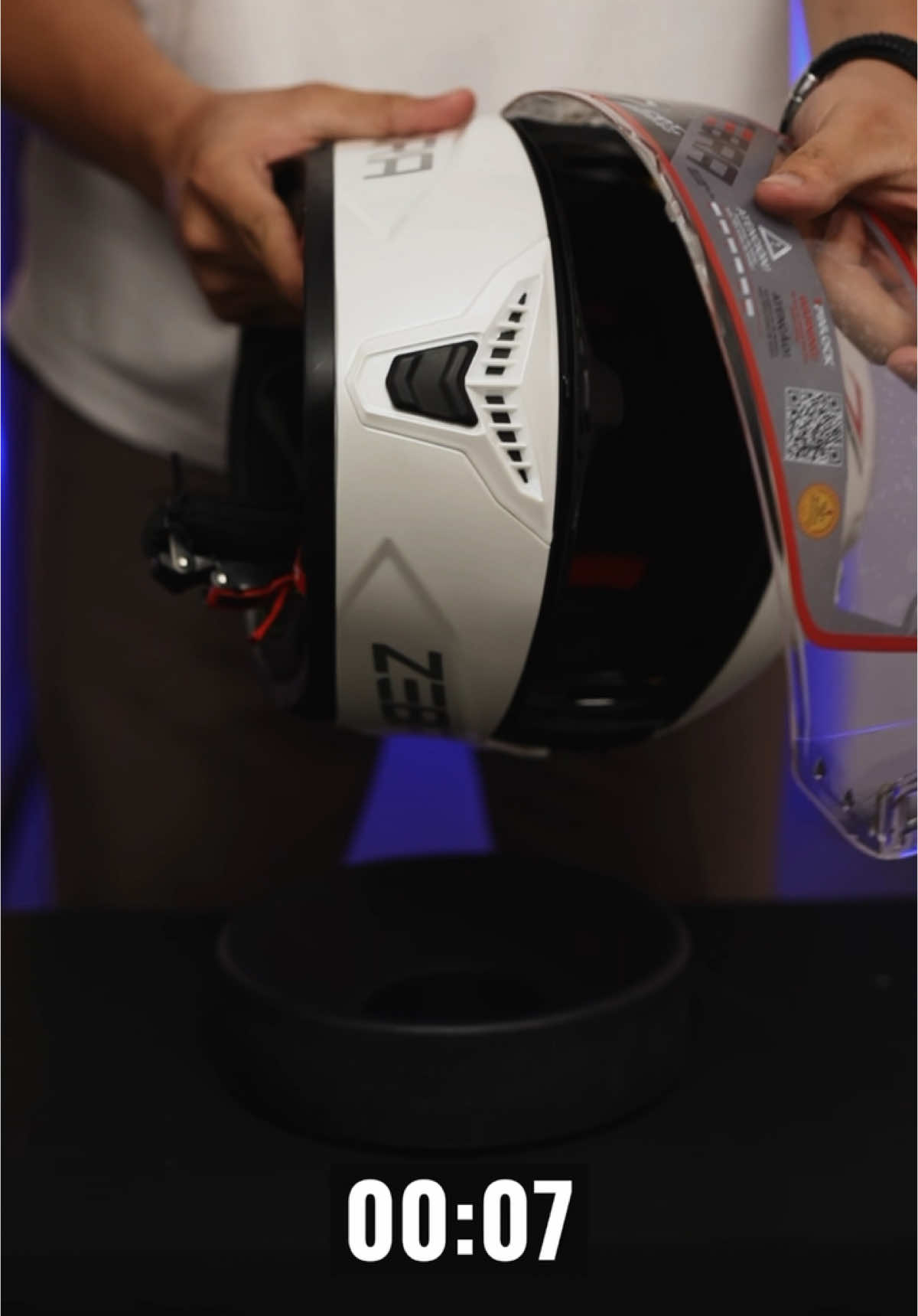 ⚡ Quick Replacement! ⚡ The ZEBRA 2023 Full Face Dual Visor lets you swap visors in seconds! 🔄🏍️ Stay ready for any ride! 💨 #zebrahelmetsph #MotorcycleGear #ZebraHelmet #zebra2023fullface #helmet #fullfacehelmet #Lifestyle #motorcycle #tiktokmotorcycle #fyp #fypシ゚ #RideSafe 