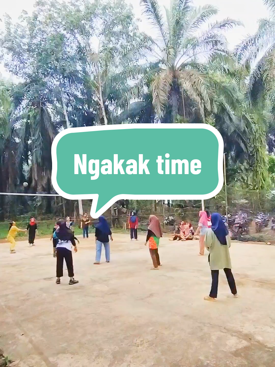 EMAK² KALAU SUDAH NGAKAK, JADI H1L4NG P0WER😂🔥 #volikampung🏐  #volleyball  #fyp  #reels  #hobby  #olahraga 