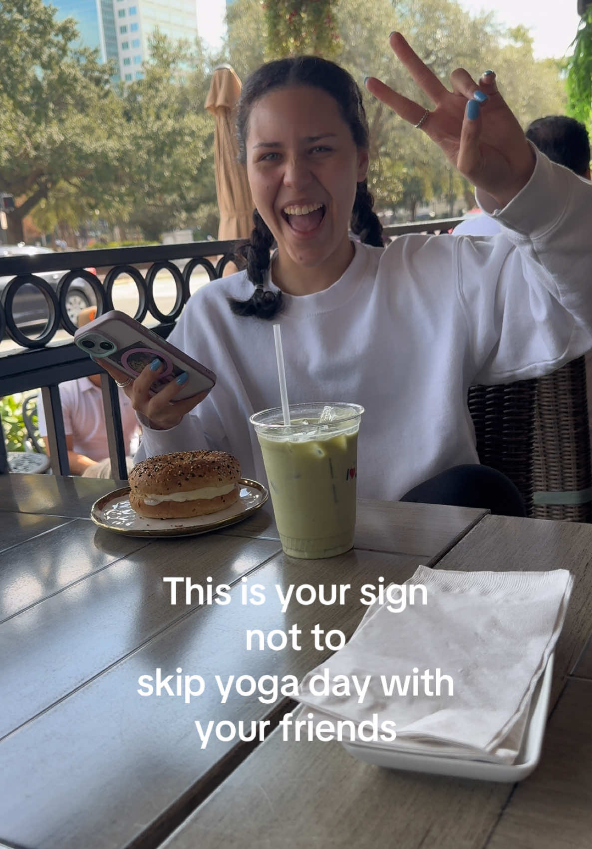 Mi dia favorito siempre🙂‍↕️💘 #yoga #yogagirl #airyoga #thingstodoorlando #rossiland @Abril Uzcategui @steph.p02 #acrobat #wellness #florida 