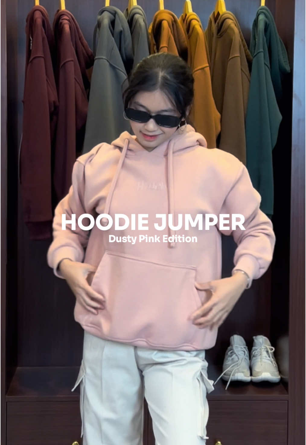 WARNA YANG SUPER GEMASH!🥰🫵🏻 TUNGGU APALAGI YANG MAU KELIATAN GIRLY! LANGSUNG CHECKOUT HOODIE JUMPER WARNA DUSTY PINK INI!😍🫵🏻 #hoodie #hoodiejumper #hoodieoversize #dustypink #OOTD #outfit 