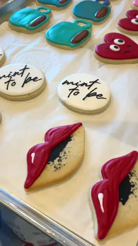 Lips! . . . #cookies #cookiesoftiktok #cookiedecorator #sugarcookiesoftiktok #sugarcookiedecorator #sugarcookies #royalicingart #royalicing #sugarcookiedecoratingvideos #sugarcookiedecorating #sugarcookies #valentinecookies 