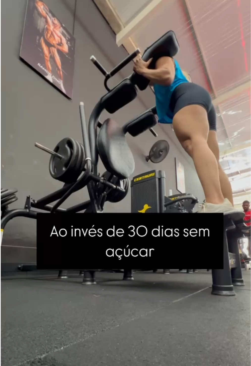 Ao invés de 30 dias sem açúcar, de o primeiro passo e crie hábitos.  Não há necessidade de restrições para o emagrecimento! Isso, pelo contrário, pode desencadear reações não muito interessantes como uma futura compulsão. Sua dieta deve ser prazerosa e não deve ser um sacrifício.  Aquele chocolate, por exemplo, que você tanto gosta e acha que atrapalha seu emagrecimento, pode na verdade ajudar, trazendo uma maior adesão ao seu plano alimentar e mais resultado.  Quanto maior a adesão maior o resultado.  Não tente encurtar o caminho, busque um profissional que adeque o melhor cardápio para sua rotina, com alimentos que você goste e veja os resultados fluírem sem restrições. Me conta aqui se você já fez algum desafio/restrição acreditando ser o caminho para o emagrecimento 👇🏼 #dieta #alimentacionsaludable #Fitness #nutri #nutricionista #nutricion #FitTok #treino #treinopesado 