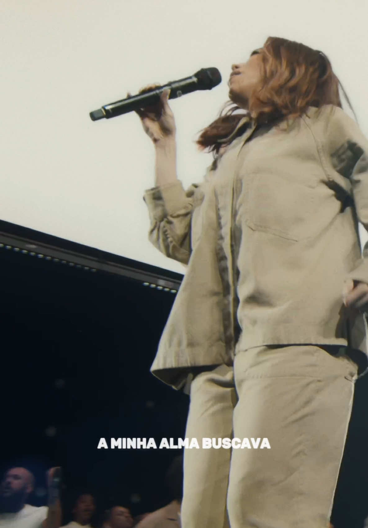 SÓ DEUS PODE PREENCHER O VAZIO DO SEU CORAÇÃO 🧡 #louvor #gospel #igreja #queméesse #jullianysouza #culto 