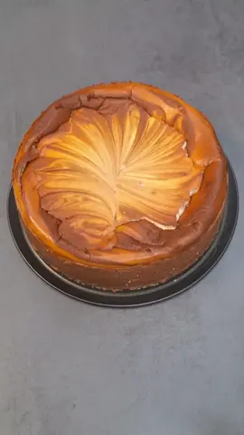 Käse-Marmorkuchen  Rezept  Boden  300g Mehl  120g Zucker  1 Ei 200g weiche Butter  4 El Kakao  Eine Prise Salz  Quarkfüllung  750g Magerquark  200g Schmand  100ml Schlagsahne  4 Eier  150g Zucker  2 El Vanillezucker  2 El Kakao  50g Speisestärke  ca. 1 Stunde bei 180 Grad Ober und Unterhitze  #käsekuchen #marmorkuchen #backen #lecker #food #essen #Foodie #funny #FoodLover #trends #rezept #einfacherezepte #schnellerezepte #fyp #fy 