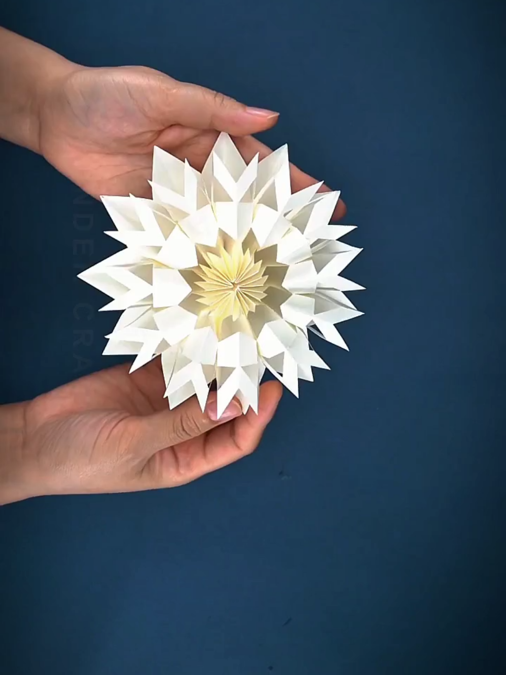 making paper snowflake❄️ #foryou #foryoupagе #viralvideos #viraltiktok #fyp #fypageシ 