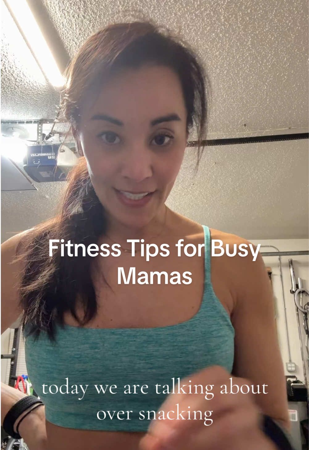 I also have a FREE Healthy Snack Guide - Comment GUIDE and I’ll send it over 🍎#fitnesstipsforwomen #fitnesstips #FitTok #nutritiontips #fitbytasha #messymiddle #snackingtips 