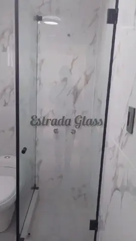 𝐏𝐔𝐄𝐑𝐓𝐀 𝐃𝐄 𝐃𝐔𝐂𝐇𝐀 𝐁𝐀𝐓𝐈𝐄𝐍𝐓𝐄 ▪️Ideal para espacios pequeños  ▪️Cristal templado 8mm incoloro  ▪️Accesorios de acero inoxidable calidad 304 color negro ▪️Perfiles de hermeticidad  ▪️Jalador perilla Gracias a nuestro cliente por la confianza depositada 🤝🙌👷🏻👷🏻 Consultas sin compromiso al  📲 963 109 235  También nos puedes escribir a: 📧 ventas@estrada.com.pe Visítanos en:  🖥𝘄𝘄𝘄.𝗲𝘀𝘁𝗿𝗮𝗱𝗮.𝗰𝗼𝗺.𝗽𝗲  Brindamos servicios con: ◾ Garantía y calidad al 100% ◾Asesoría de acuerdo a tus necesidades  ◾El personal cuenta con epps de seguridad y salubridad  ◾Aceptamos pagos con tarjeta  #Mamparas  #Ventanas  #puertasenaluminio #barandas  #techos #puertadeducha  #espejos  #separadoresdeambiente  #vinildecorativo  #balcones #estradaglass
