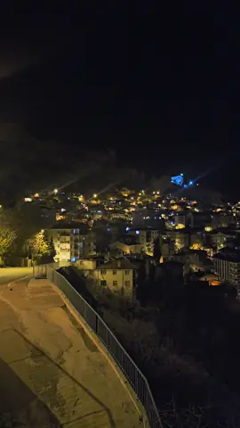 Büyük beyinler fikirleri, orta beyinler olayları, küçük beyinler ise kişileri konuşur.! #CapCut #gece #manzara #şahane  #ermenek #ermenek70 #alanya #antalya #mersin 