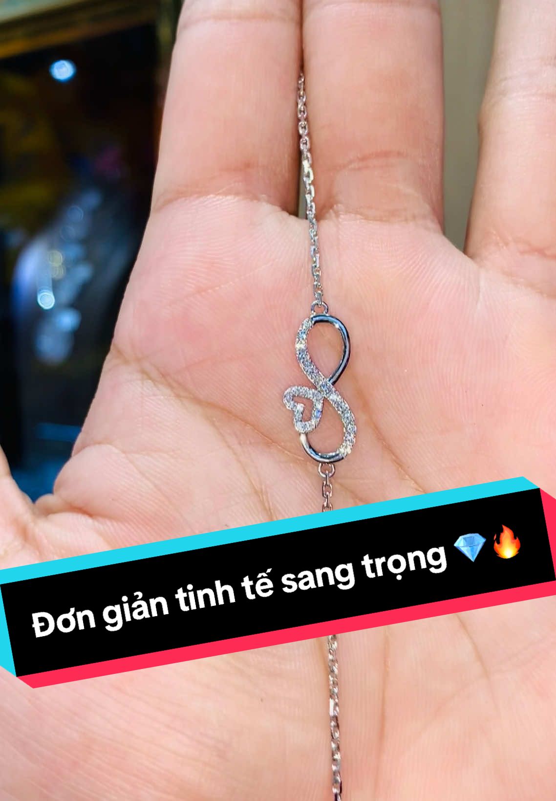 Mẫu lắc tay nữ thiết kế đơn giản tinh tế vô cùng quý phái giành cho các #chịem lung linh có sẵn tại #tamluxury #bling #trangsuc #tamluxurydiamondjewelry #kimcuong #kimcuong #trangsuckimcuong #kimcuongthiennhien 