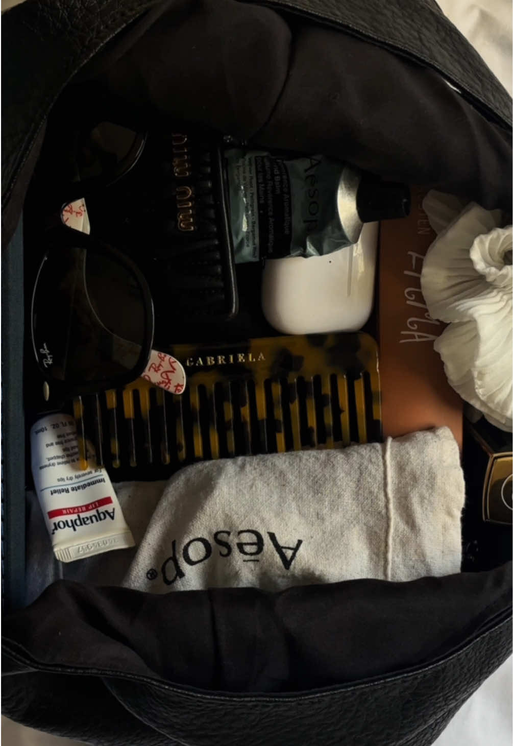 eu e minha bolsa contra o mundo! #fyp #whatsinmybag #pinterestaesthetic 