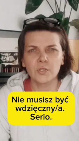 Wszyscy mówią, że musisz być wdzięczny za wszystko, co cię spotyka. Ale co, jeśli nie czujesz wdzięczności? Co, jeśli to brzmi jak presja, a nie coś naturalnego? W tym wideo mówię, dlaczego zmuszanie się do wdzięczności może bardziej szkodzić niż pomagać. Daj znać, co o tym myślisz! Obserwuj, jeśli chcesz więcej treści o emocjach, mindsetcie, wychodzeniu z blokad oraz budowaniu odporności mentalnej i emocjonalnej. #wdzięczność #emocje #rozwój #świadomość #mindsetgrowth #pracaumyslu #psychologia #toxicpositivity #przełamanieblokad #prawdziweżycie 